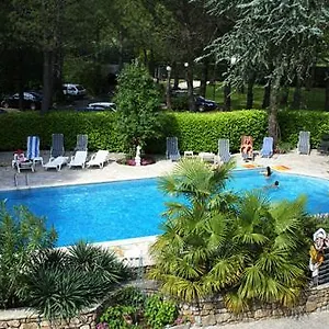 La Vieille Tour Bed & Breakfast Salavas